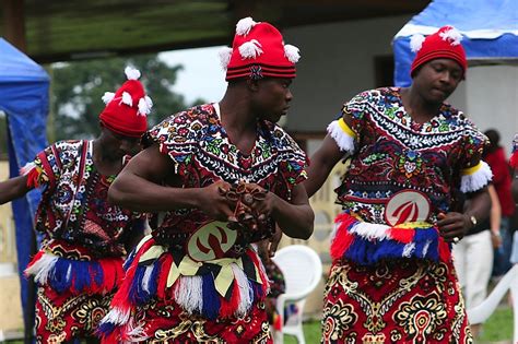  De Igbo Ontstaan: De Verhevenheid Van een Volk en de Ongehinderde Opkomst van Yerima Umaru