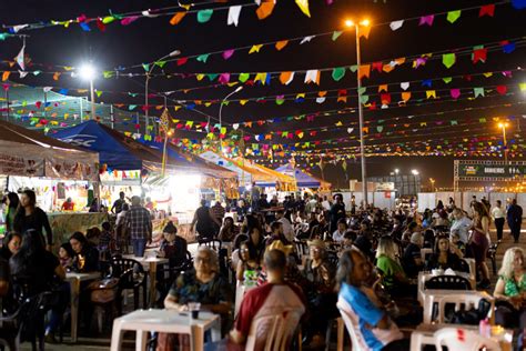 Festa Junina do Sesc: Een Vurige Ontploffing van Cultuur en Chaos op de Braziliaanse Velden